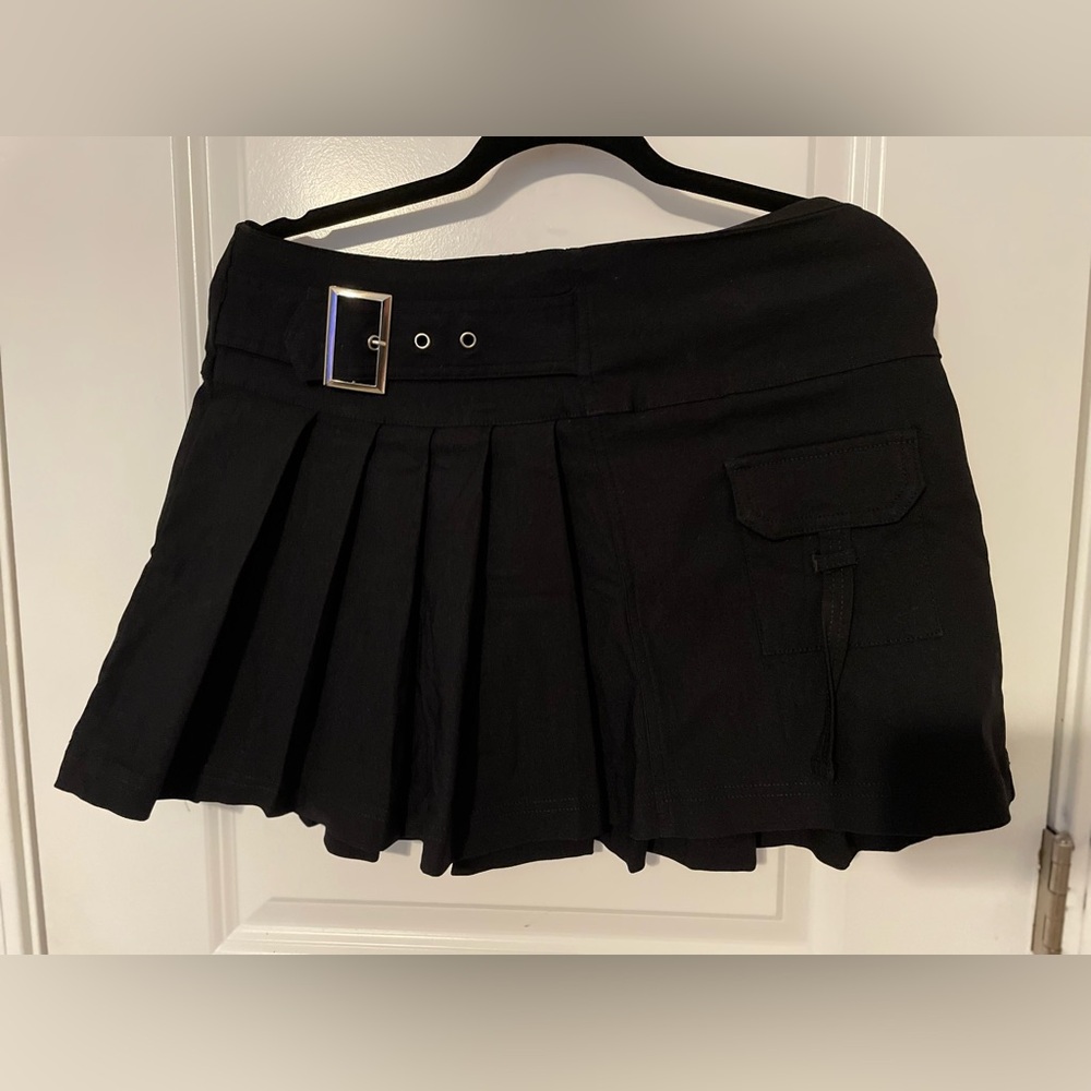 Black Pleated Mini Skirt with Buckle
